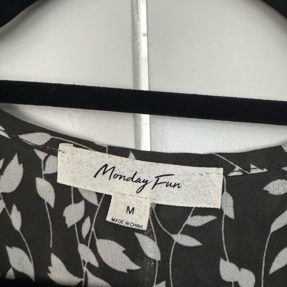 Elegant Olive and White Leaf Print Blouse - Picture 2 of 2